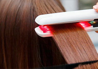 Кератиновое выпрямление волос