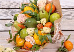 Букет из фруктов, конфет и тематические букеты.